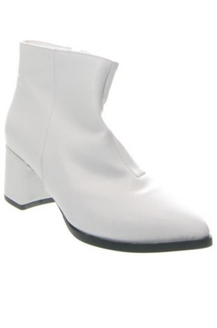 Дамски боти LCW, Размер 37, Цвят Бял, Цена 29,65 €