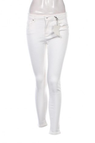 Дамски дънки Bershka, Размер M, Цвят Екрю, Цена 10,22 €