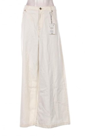 Blugi de femei Bershka, Mărime XL, Culoare Ecru, Preț 110,99 Lei