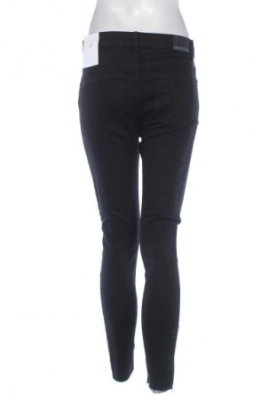 Damskie jeansy Bershka, Rozmiar M, Kolor Czarny, Cena 80,99 zł