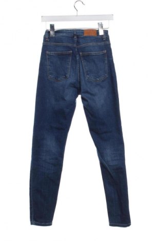 Дамски дънки Bershka, Размер XS, Цвят Син, Цена 15,33 €