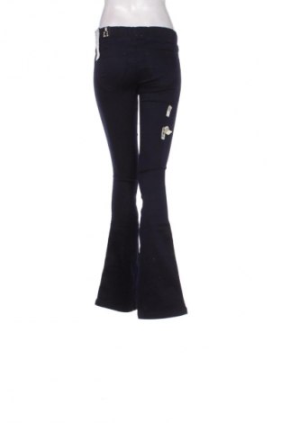 Γυναικείο Τζίν Bershka, Μέγεθος S, Χρώμα Μπλέ, Τιμή 14,99 €