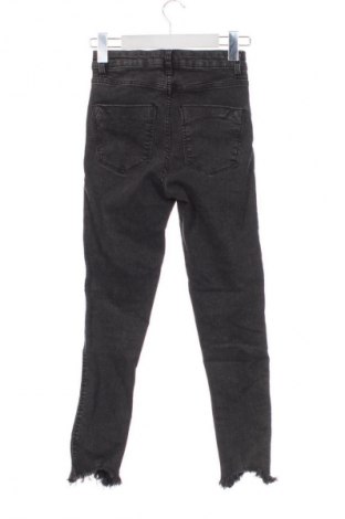 Дамски дънки Bershka, Размер XS, Цвят Черен, Цена 4,60 €