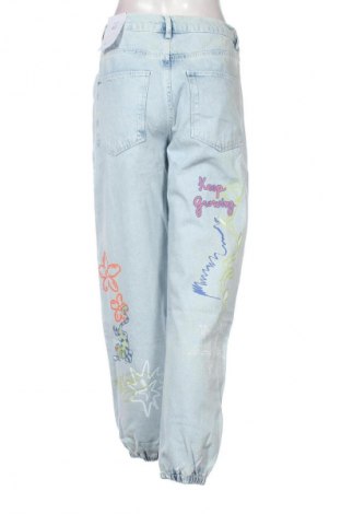 Дамски дънки Bershka, Размер M, Цвят Многоцветен, Цена 19,42 €