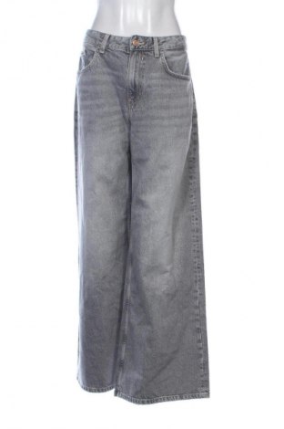 Дамски дънки Bershka, Размер L, Цвят Сив, Цена 24,03 €