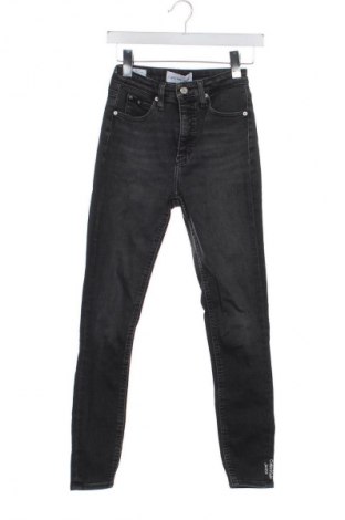 Γυναικείο Τζίν Calvin Klein Jeans, Μέγεθος XS, Χρώμα Γκρί, Τιμή 35,99 €