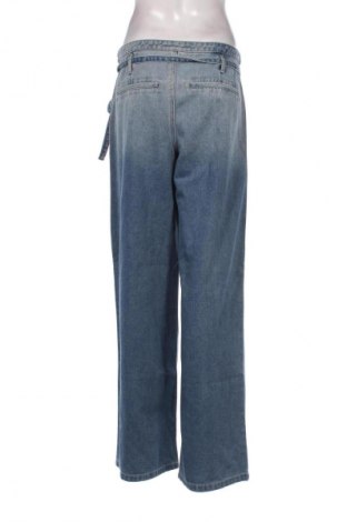 Дамски дънки Reserved, Размер L, Цвят Син, Цена 13,80 €