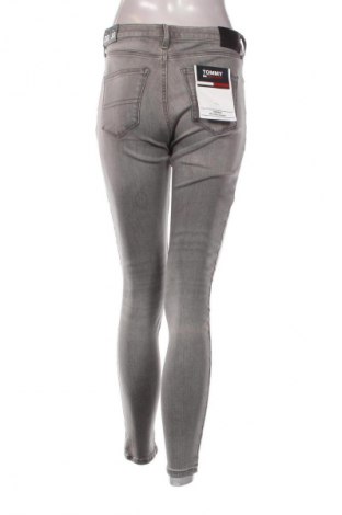 Дамски дънки Tommy Jeans, Размер M, Цвят Сив, Цена 94,58 €