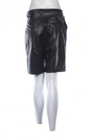 Dámské kraťasy  H&M Divided, Velikost S, Barva Černá, Cena  179,00 Kč