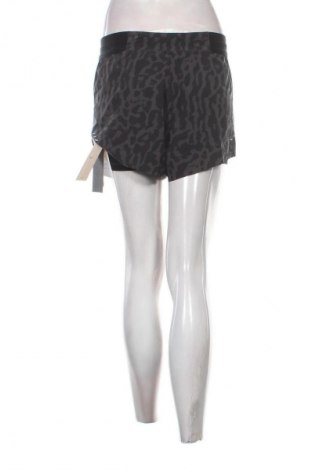 Дамски къс панталон Nike, Размер S, Цвят Многоцветен, Цена 16,87 €