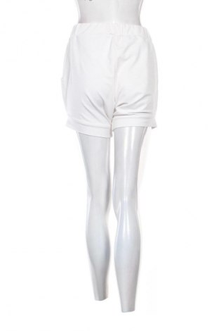 Pantaloni scurți de femei Unbranded, Mărime M, Culoare Ecru, Preț 46,99 Lei