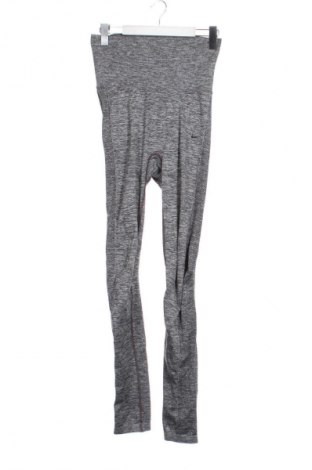 Дамски клин Nike, Размер XS, Цвят Многоцветен, Цена 5,11 €