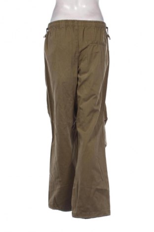 Γυναικείο παντελόνι Bershka, Μέγεθος M, Χρώμα Πράσινο, Τιμή 8,99 €