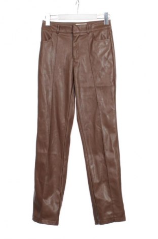 Дамски панталон Stradivarius, Размер XS, Цвят Кафяв, Цена 6,13 €