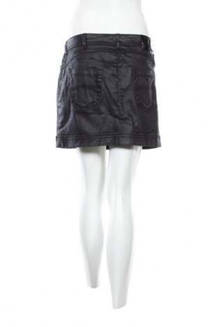 Кожена пола Armani Jeans, Размер L, Цвят Черен, Цена 42,43 €