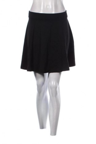 Пола H&M Divided, Размер S, Цвят Черен, Цена 2,04 €