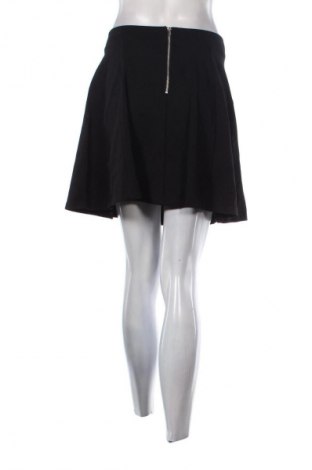 Пола H&M Divided, Размер S, Цвят Черен, Цена 2,04 €