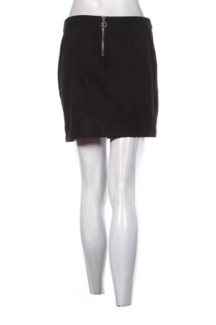 Пола Vero Moda, Размер M, Цвят Черен, Цена 2,04 €