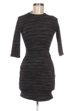 Šaty  Bershka, Velikost XS, Barva Vícebarevné, Cena  569,00 Kč