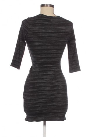 Šaty  Bershka, Velikost XS, Barva Vícebarevné, Cena  569,00 Kč