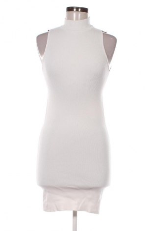 Φόρεμα Bershka, Μέγεθος S, Χρώμα Λευκό, Τιμή 18,99 €