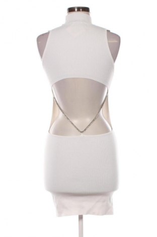 Φόρεμα Bershka, Μέγεθος S, Χρώμα Λευκό, Τιμή 18,99 €