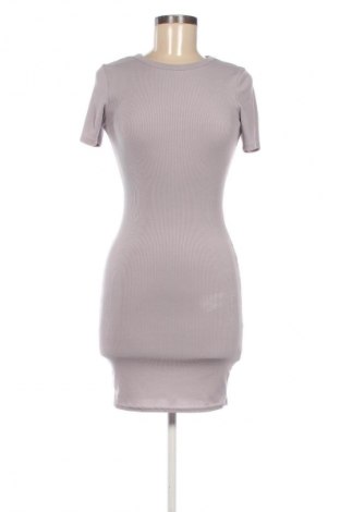 Šaty  Boohoo, Velikost M, Barva Šedá, Cena  479,00 Kč