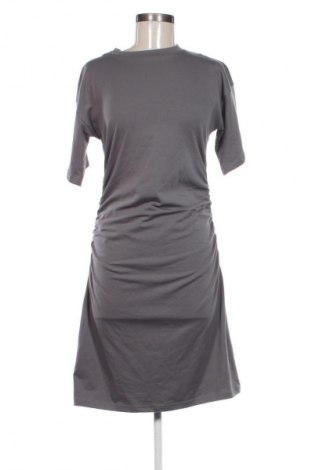 Рокля Boohoo, Размер M, Цвят Сив, Цена 17,38 €