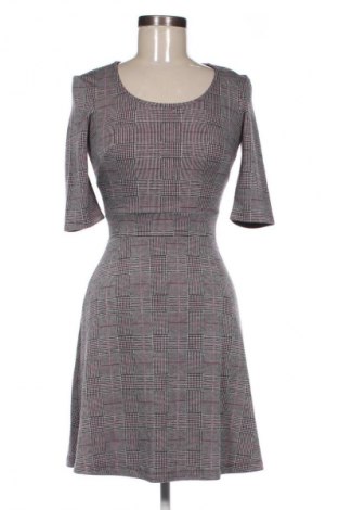 Šaty  Guess, Velikost XS, Barva Vícebarevné, Cena  849,00 Kč