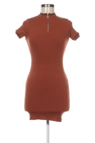 Рокля Pull&Bear, Размер M, Цвят Кафяв, Цена 8,00 €