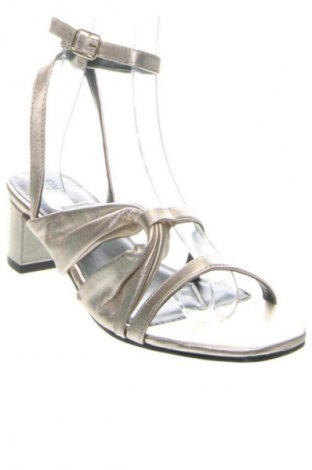 Сандали Golden sun, Размер 38, Цвят Златист, Цена 49,08 €