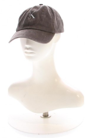 Шапка Calvin Klein, Цвят Кафяв, Цена 24,04 €