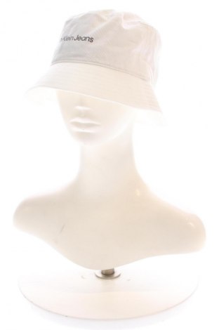Шапка Calvin Klein Jeans, Цвят Екрю, Цена 23,51 €
