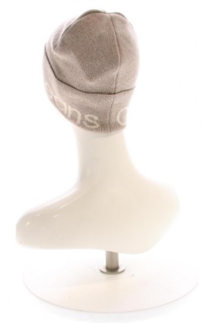 Шапка Calvin Klein Jeans, Цвят Бежов, Цена 27,60 €