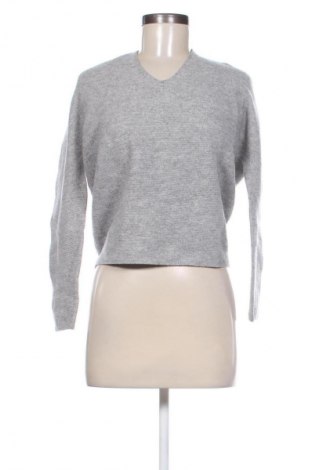 Pulover de femei Uniqlo, Mărime M, Culoare Gri, Preț 119,99 Lei, #130763672