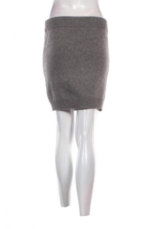 Пола Unbranded, Размер M, Цвят Сив, Цена 2,04 €