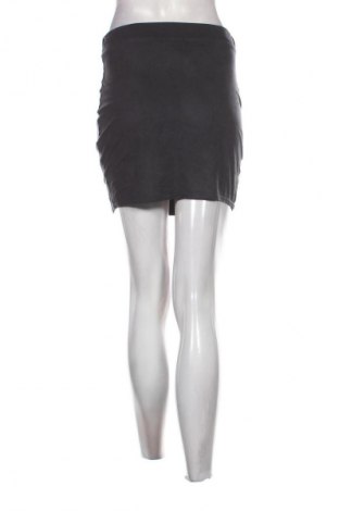 Пола Boohoo, Размер M, Цвят Сив, Цена 2,04 €