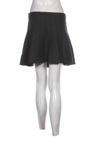 Пола Clockhouse, Размер M, Цвят Черен, Цена 2,55 €