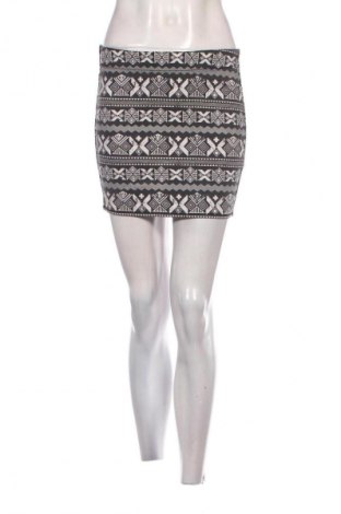 Пола H&M Divided, Размер S, Цвят Многоцветен, Цена 2,04 €