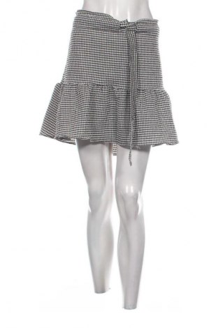 Пола Trendyol, Размер M, Цвят Черен, Цена 2,04 €