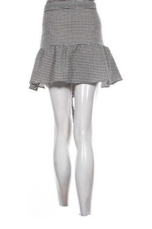 Пола Trendyol, Размер M, Цвят Черен, Цена 2,04 €