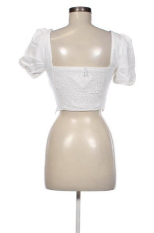 Дамска блуза Bershka, Размер M, Цвят Бял, Цена 4,60 €
