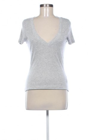 Γυναικεία μπλούζα Gina Tricot, Μέγεθος M, Χρώμα Γκρί, Τιμή 10,99 €