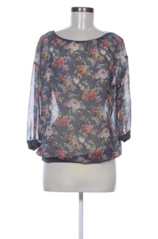 Γυναικεία μπλούζα Pull&Bear, Μέγεθος M, Χρώμα Πολύχρωμο, Τιμή 13,46 €