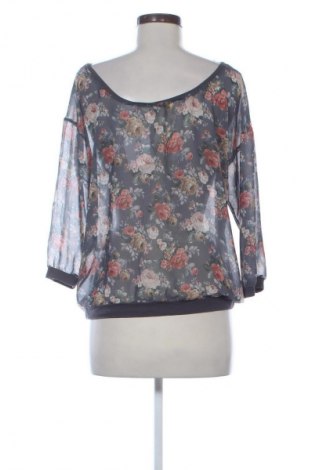 Γυναικεία μπλούζα Pull&Bear, Μέγεθος M, Χρώμα Πολύχρωμο, Τιμή 13,46 €