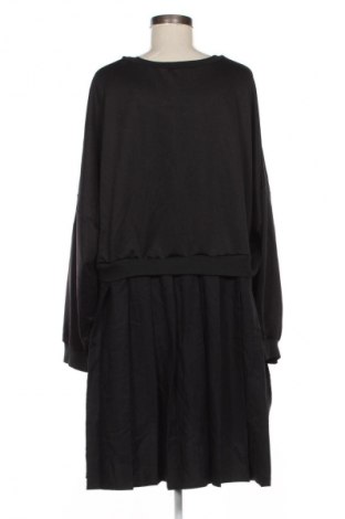 Γυναικεία μπλούζα SHEIN, Μέγεθος 4XL, Χρώμα Μαύρο, Τιμή 5,00 €