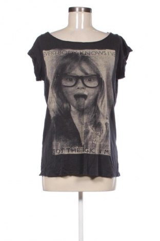 Dámské tričko Pull&Bear, Velikost S, Barva Vícebarevné, Cena  209,00 Kč