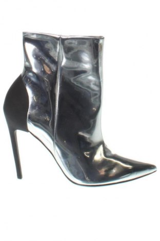 Дамски боти Diesel, Размер 37, Цвят Сребрист, Цена 199,39 €
