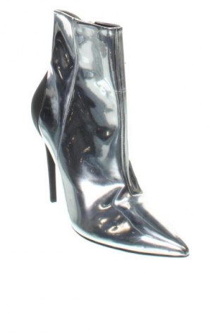 Дамски боти Diesel, Размер 37, Цвят Сребрист, Цена 199,39 €