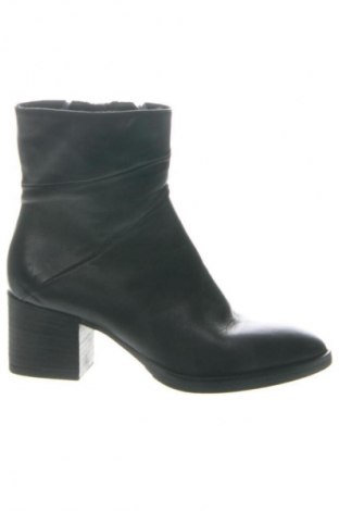 Дамски боти Unbranded, Размер 35, Цвят Черен, Цена 43,97 €